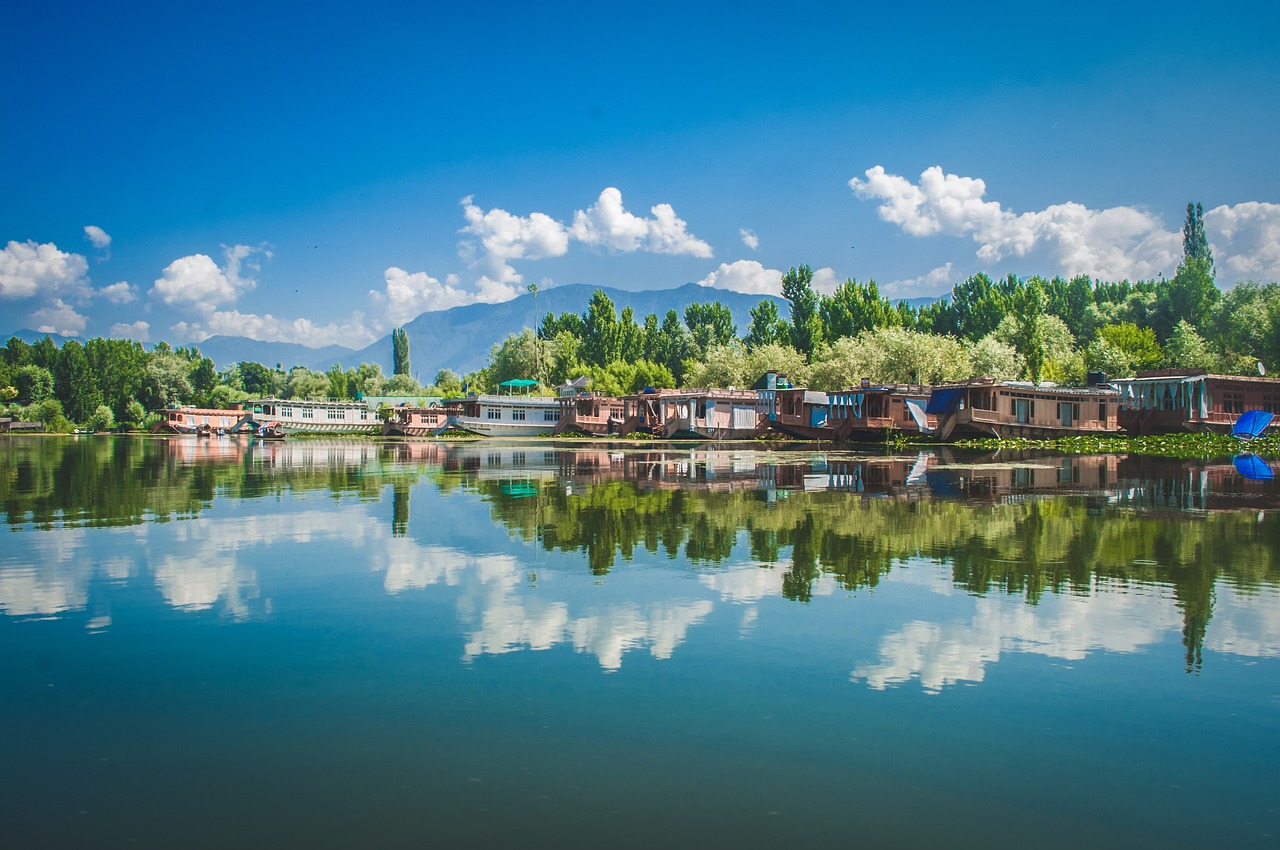 Kashmir in Summer: Best7 Days Trip for a Cool Escape